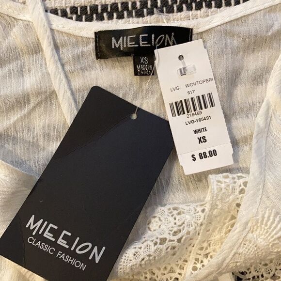 LF Stores Mieeion Ivory Lace Crop top XSmall NWT - Picture 4 of 4